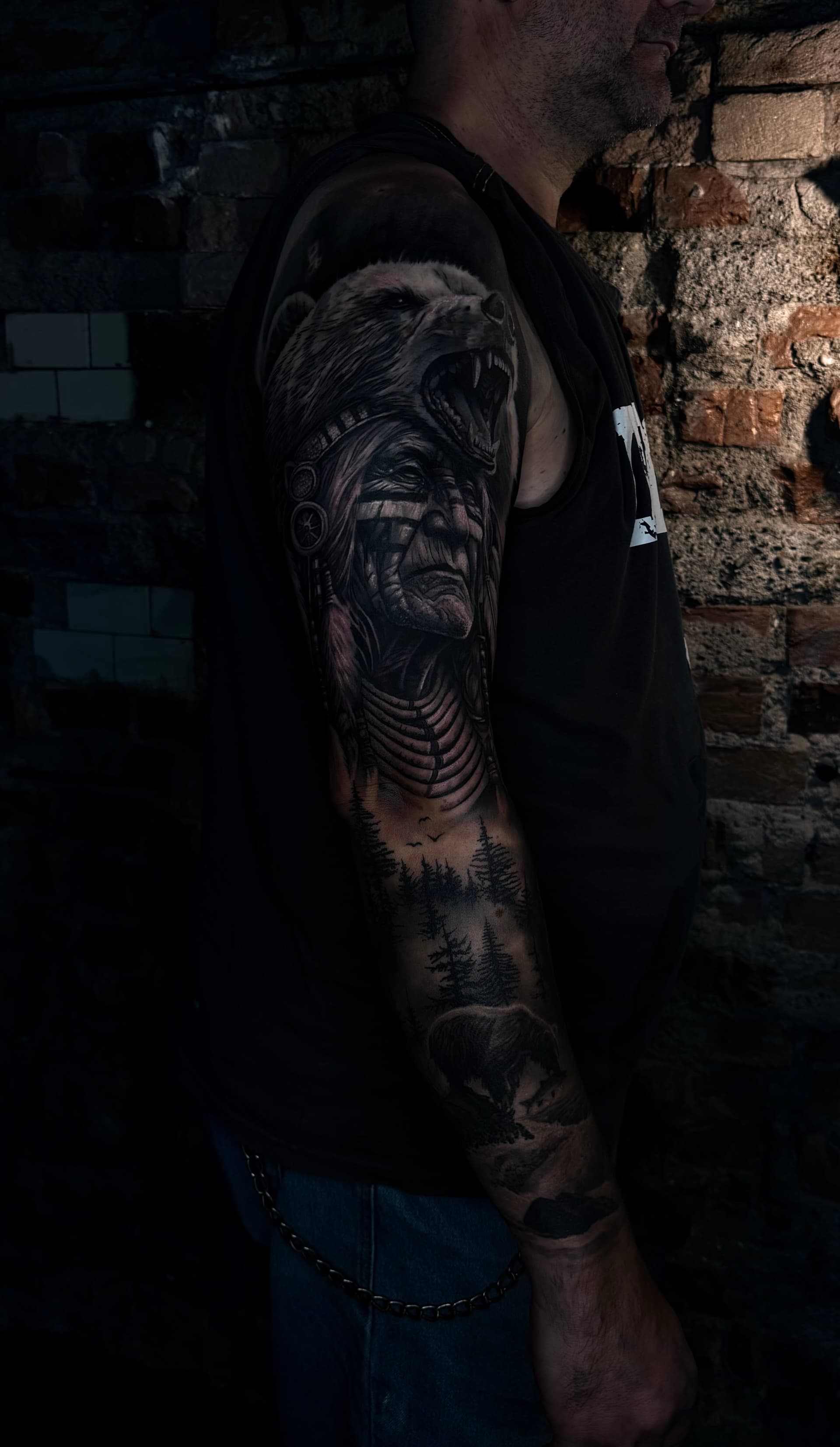 Ägyptisches Pharao Tattoo am Oberarm
