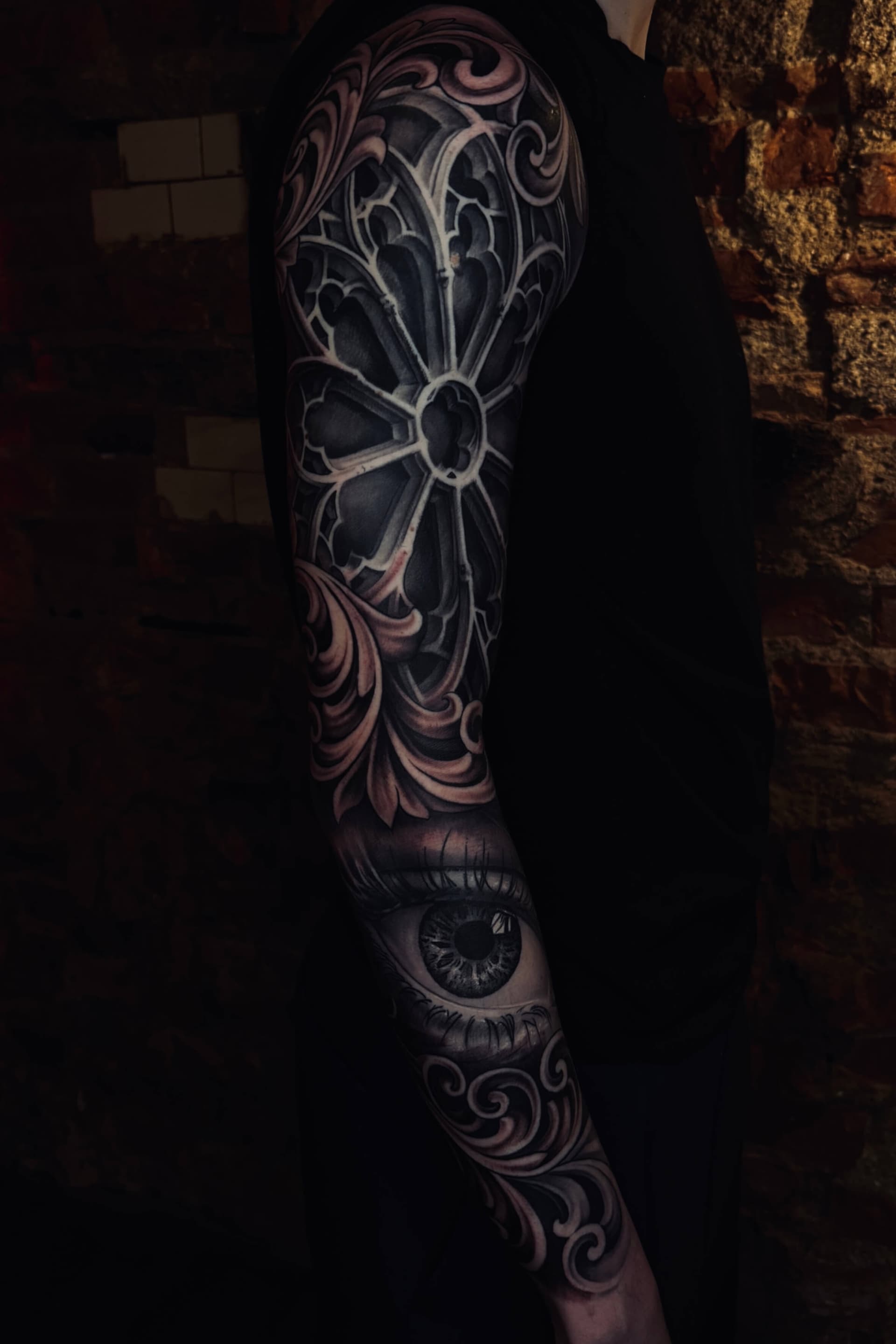 Ornamentales Blackwork Tattoo am Unterarm